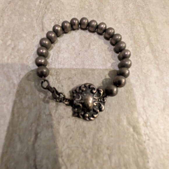 Vintage Sterling Silver Navajo Pearl Bead Bracelet Ornate Repoussé Clasp 925 - Picture 3 of 8